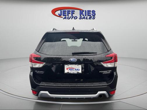 Crystal Black Pearl 2022 Subaru Forester Touring