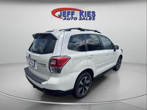 Crystal White Pearl 2017 Subaru Forester 2.5i Limited