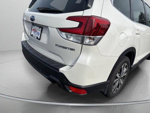 Crystal White Pearl 2021 Subaru Forester Limited