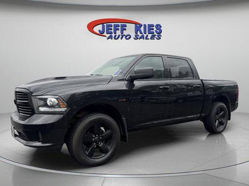 Brilliant Black Crystal Pearlcoat 2017 RAM 1500 Sport