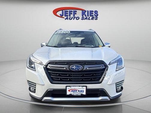 Crystal White Pearl 2022 Subaru Forester Touring