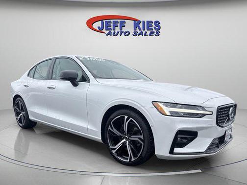 2023 Volvo S60 B5 Plus Dark Theme