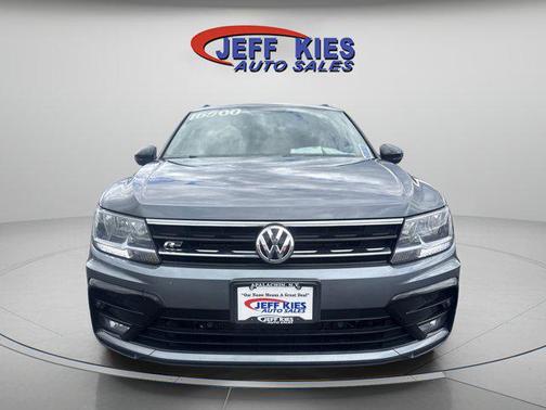 Platinum Gray Metallic 2019 Volkswagen Tiguan 2.0T SEL R-Line 4MOTION