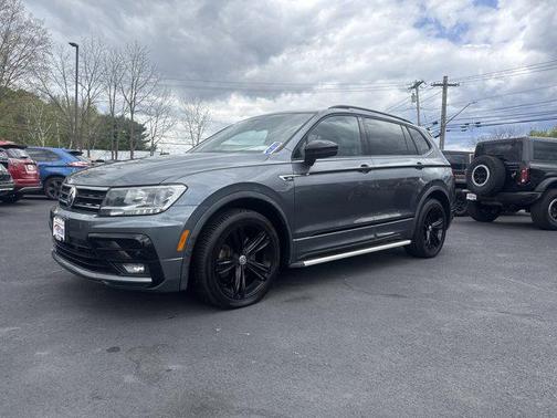 Platinum Gray Metallic 2019 Volkswagen Tiguan 2.0T SEL R-Line 4MOTION