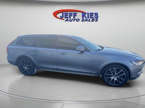 2020 Volvo V90 Cross Country T6