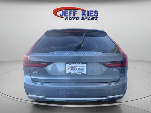 2020 Volvo V90 Cross Country T6