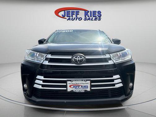 Midnight Black Metallic 2019 Toyota Highlander XLE