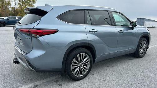 2021 Toyota Highlander Hybrid Platinum