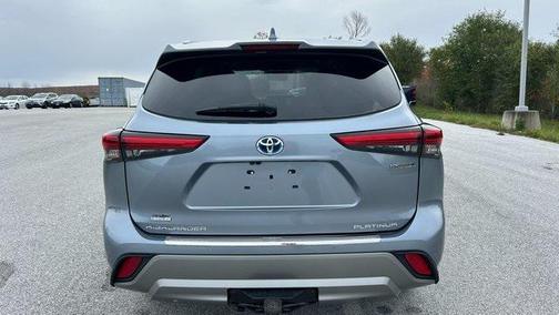 2021 Toyota Highlander Hybrid Platinum