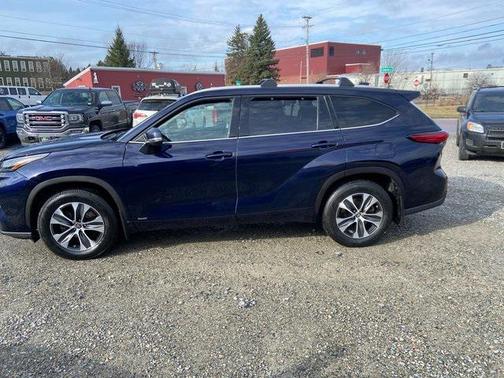 2022 Toyota Highlander Hybrid XLE