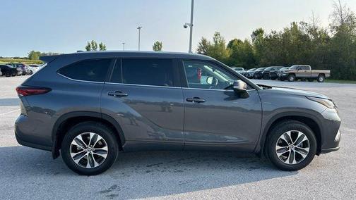 2025 Toyota Highlander XLE