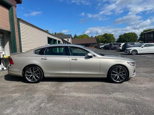 2018 Volvo S90 T6 Momentum