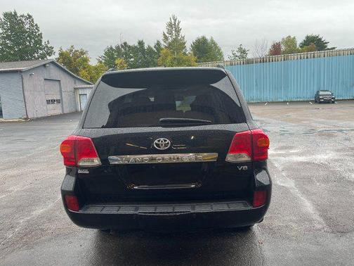 2015 Toyota Land Cruiser Base