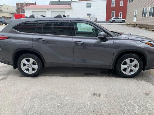 Magnetic Gray Metallic 2022 Toyota Highlander L