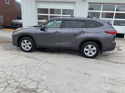 Magnetic Gray Metallic 2022 Toyota Highlander L