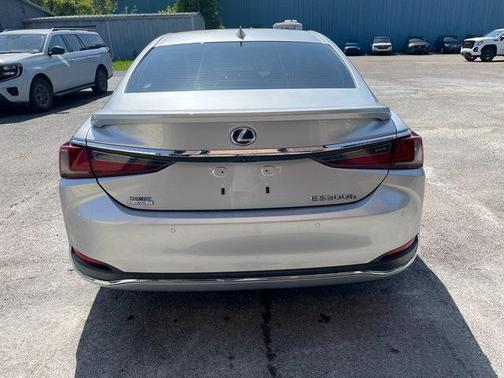 2019 Lexus ES 300h Ultra Luxury