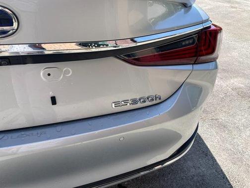 2019 Lexus ES 300h Ultra Luxury