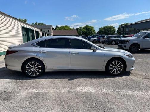2019 Lexus ES 300h Ultra Luxury