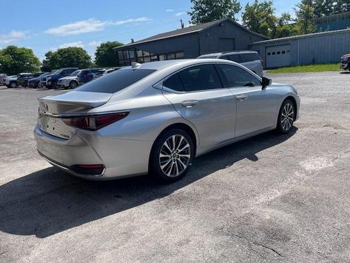 2019 Lexus ES 300h Ultra Luxury