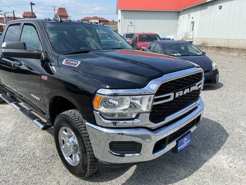 2020 RAM 2500 Tradesman Crew Cab 4X4 6'4' Box