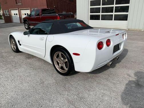 Arctic White 2000 Chevrolet Corvette Base