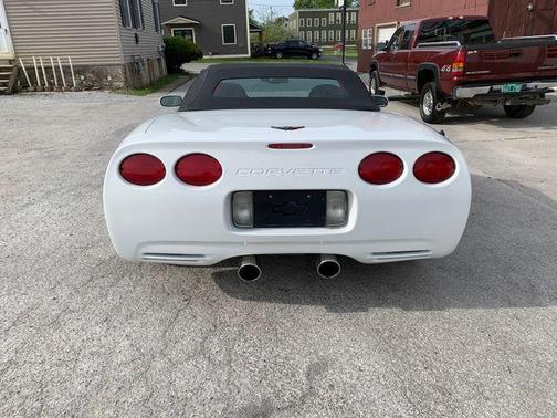 Arctic White 2000 Chevrolet Corvette Base