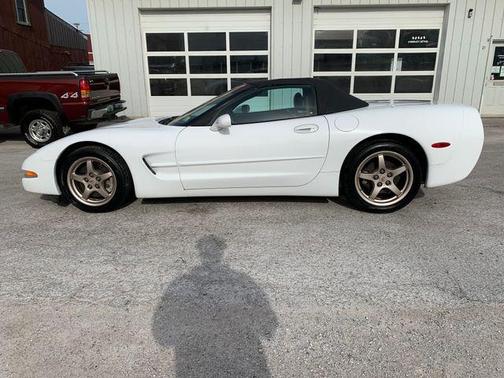 Arctic White 2000 Chevrolet Corvette Base