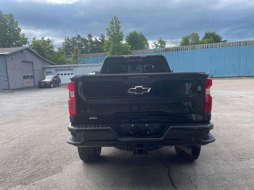 Black 2024 Chevrolet Silverado 2500 4WD Crew Cab Standard Bed ZR2