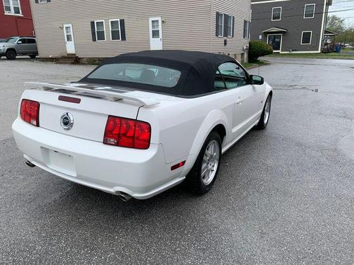 Performance White Clearcoat 2007 Ford Mustang GT Premium