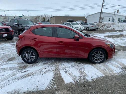2020 Toyota Yaris Sedan LE
