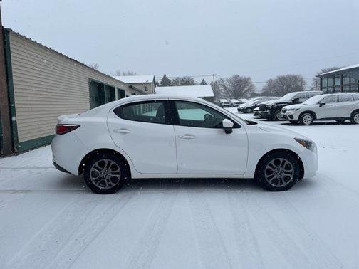 2019 Toyota Yaris Sedan LE