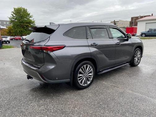 2022 Toyota Highlander Platinum