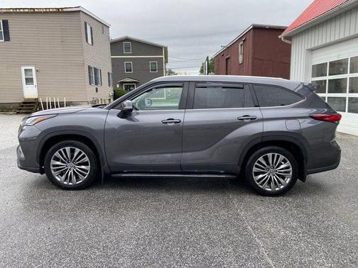 2022 Toyota Highlander Platinum