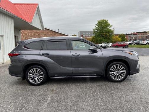 2022 Toyota Highlander Platinum