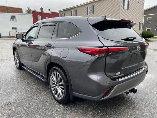 2022 Toyota Highlander Platinum
