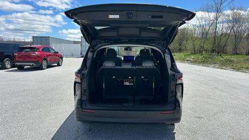 Midnight Black Metallic 2026 Toyota Sienna XLE