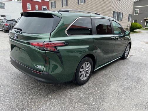 2022 Toyota Sienna XLE 7 Passenger