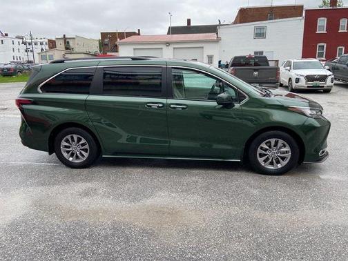 2022 Toyota Sienna XLE 7 Passenger
