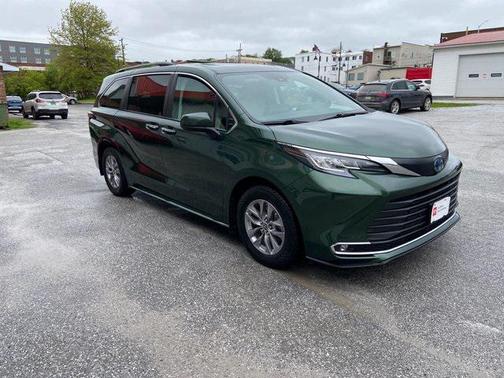 2022 Toyota Sienna XLE 7 Passenger