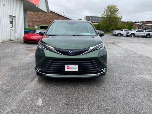2022 Toyota Sienna XLE 7 Passenger
