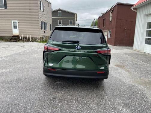 2022 Toyota Sienna XLE 7 Passenger