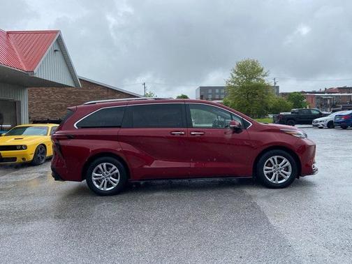 2022 Toyota Sienna Platinum 7 Passenger