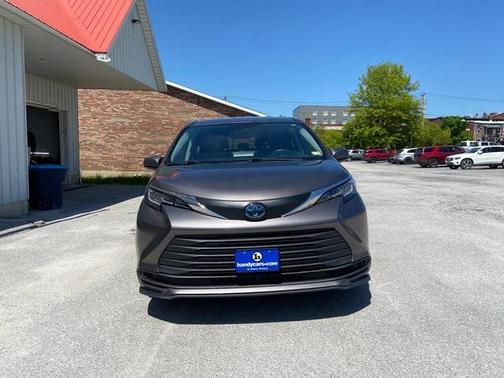 2021 Toyota Sienna LE
