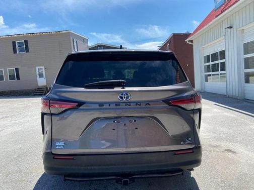 2021 Toyota Sienna LE