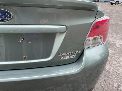 2016 Subaru Impreza 2.0i