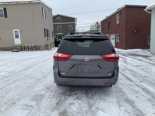 2018 Toyota Sienna XLE Premium