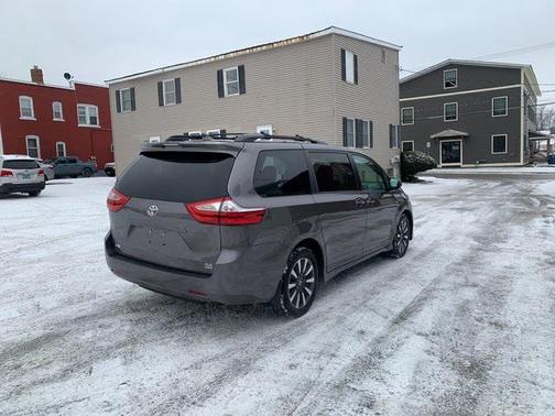 2018 Toyota Sienna XLE Premium