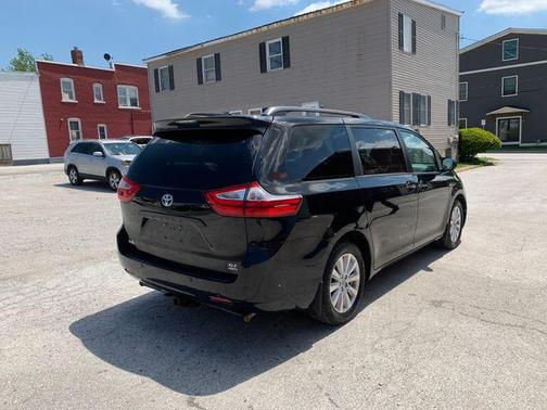 Midnight Black Metallic 2017 Toyota Sienna XLE