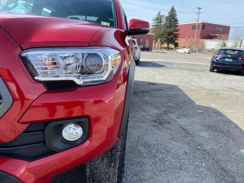 Barcelona Red Metallic 2022 Toyota Tacoma TRD Off Road