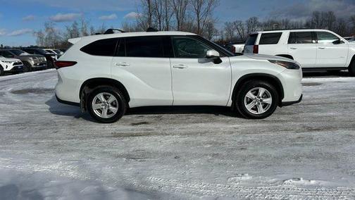 2022 Toyota Highlander LE